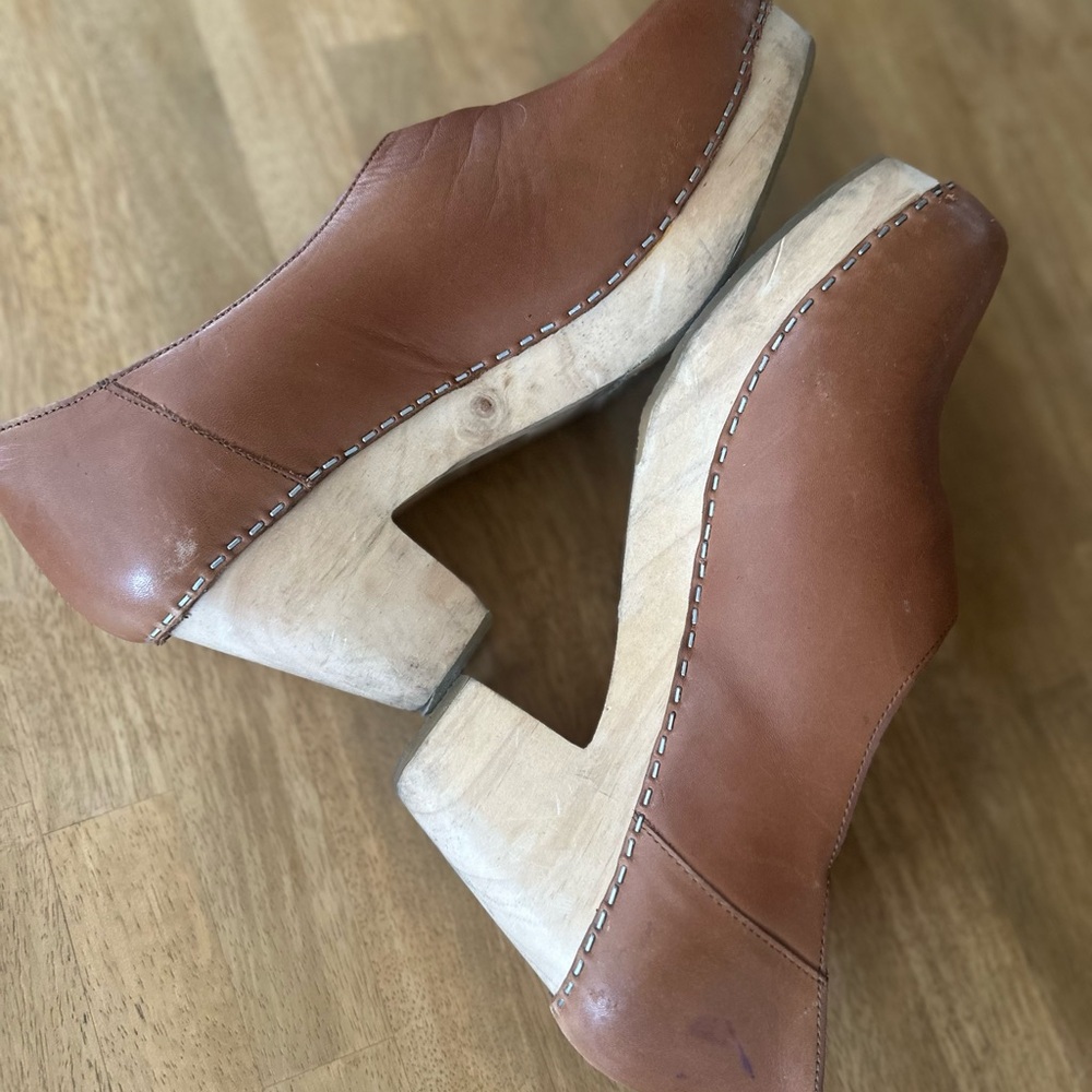 Free People Women's Tan Leather Clog Heels - Classic Comfort - Picture 5 of 10